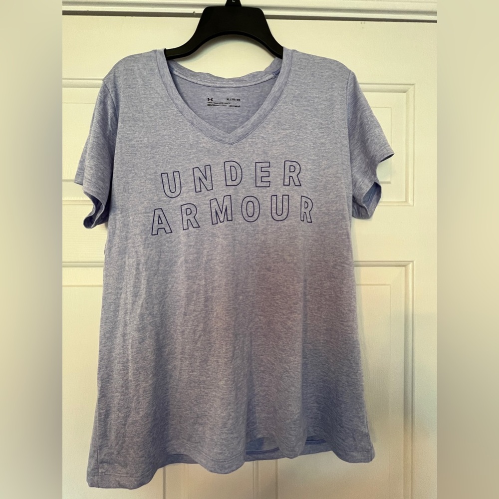 Under Armour Women’s XL V-Neck Heat Gear Loose Fit Short Sleeve Shirt